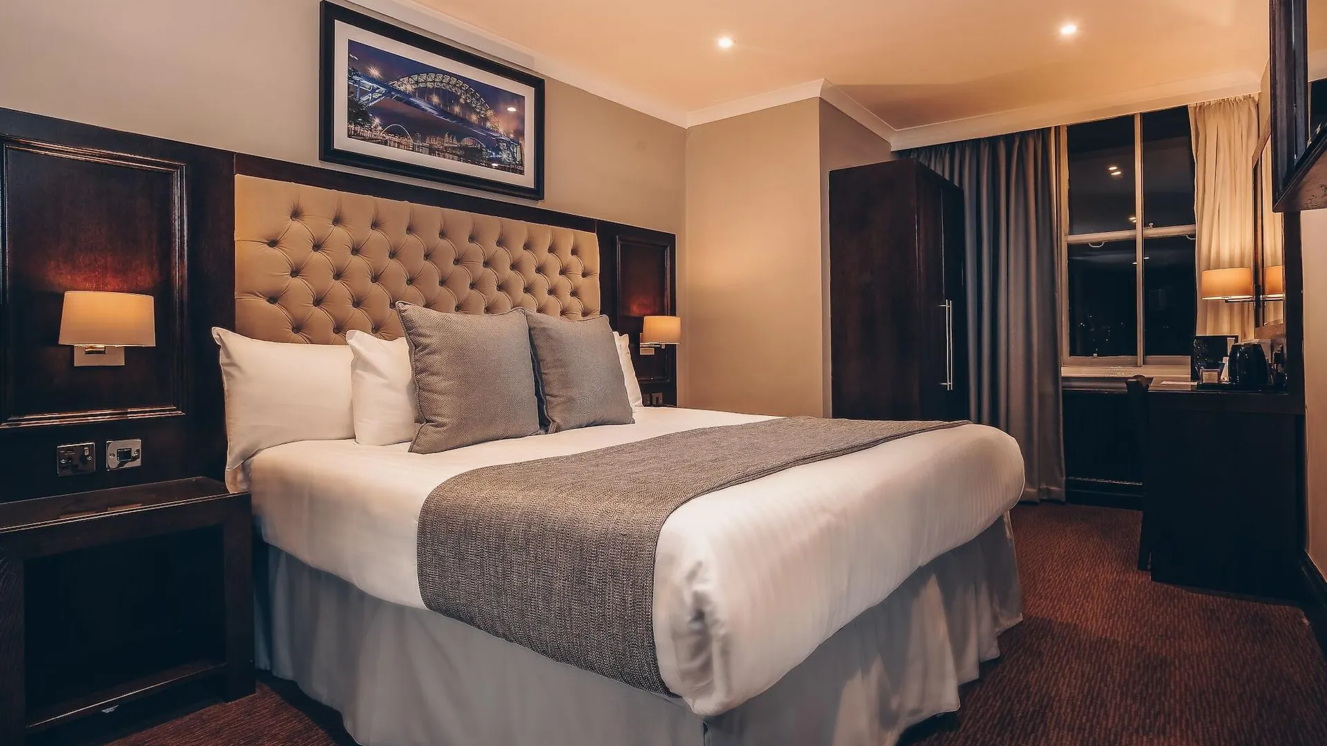 County Hotel & County Aparthotel Newcastle