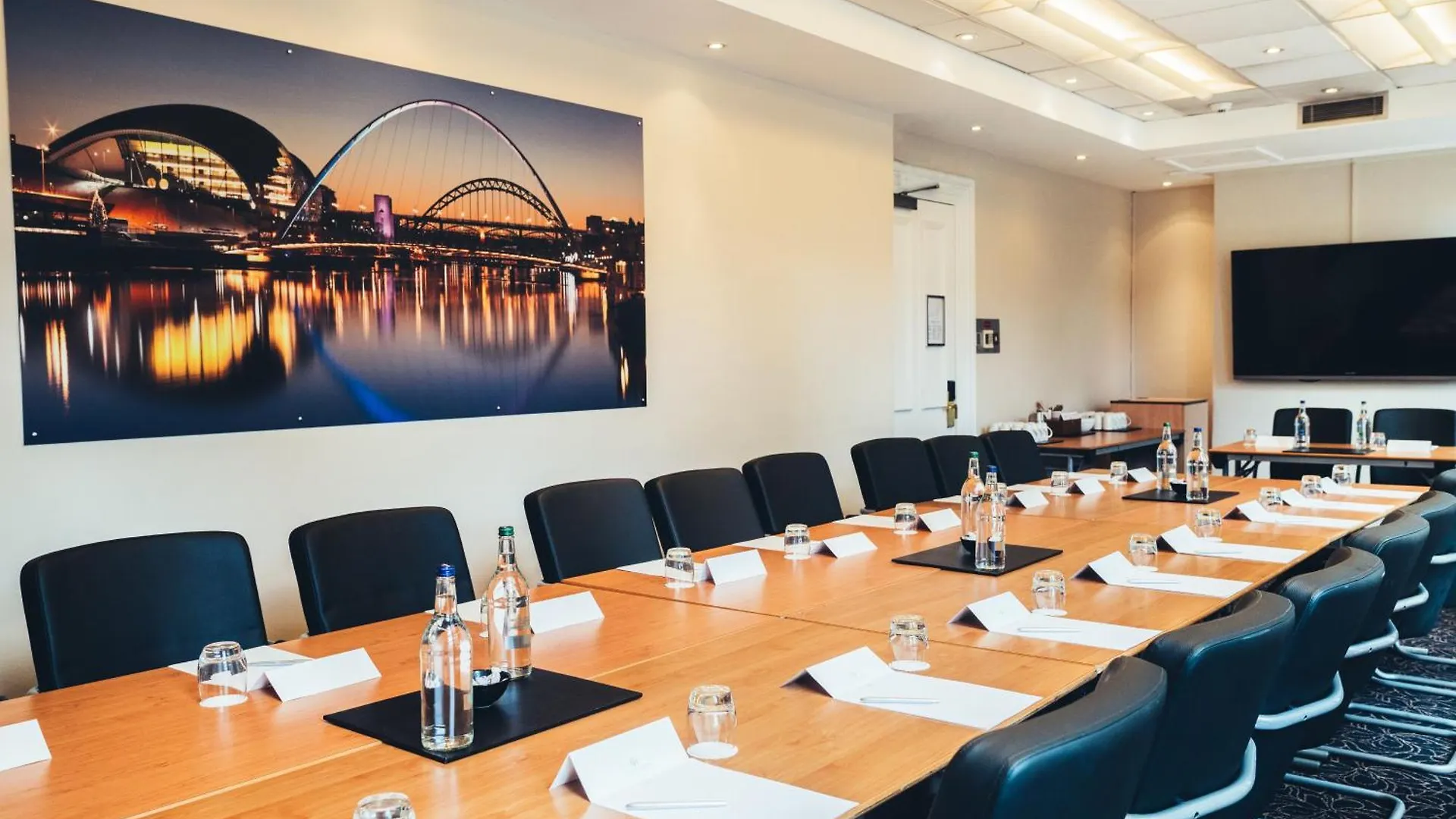 County Hotel & County Aparthotel Newcastle